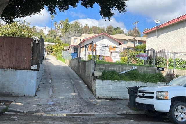 5301 Huntington Drive N, Los Angeles, CA 90032 — photo 4 of 13
