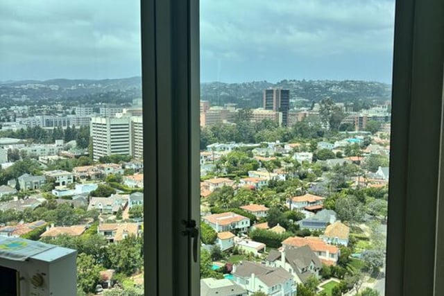 10727 Wilshire Boulevard 2002, Los Angeles, CA 90024 — photo 18 of 45