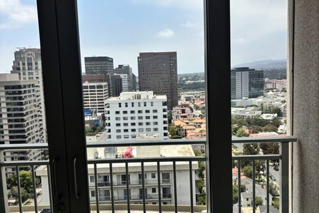 10727 Wilshire Boulevard 2002, Los Angeles, CA 90024 — photo 23 of 45