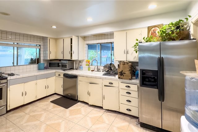 1837 Beloit Avenue, Los Angeles, CA 90025 — photo 14 of 47