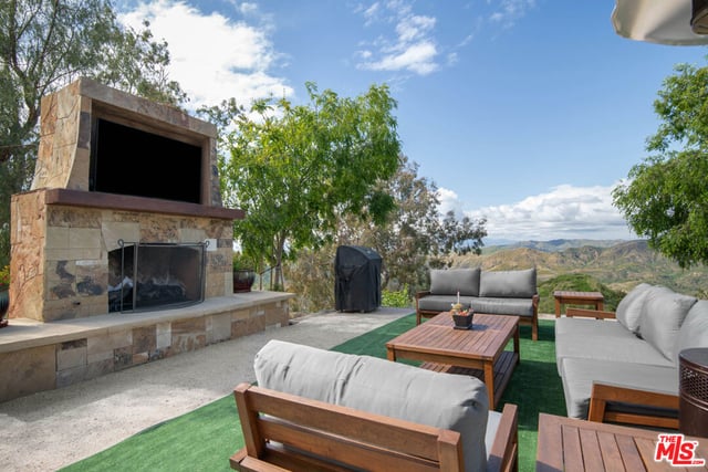 30884 Mulholland Highway, Agoura Hills, CA 91301 — photo 7 of 31