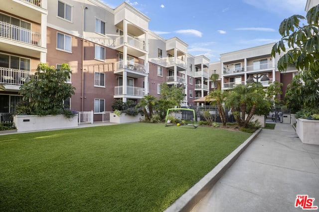 3740 Santa Rosalia Drive 212, Los Angeles, CA 90008 — photo 12 of 23