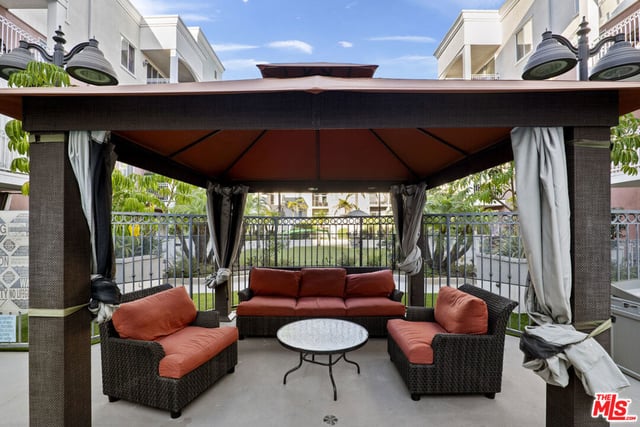 3740 Santa Rosalia Drive 212, Los Angeles, CA 90008 — photo 14 of 23