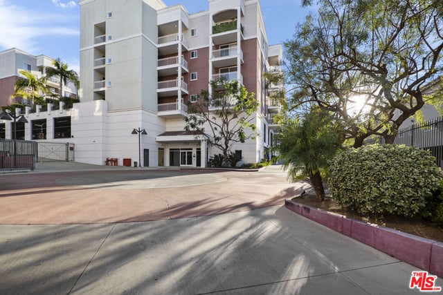 3740 Santa Rosalia Drive 212, Los Angeles, CA 90008 — photo 21 of 23