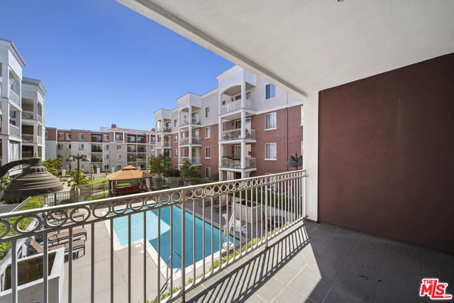 3740 Santa Rosalia Drive 212, Los Angeles, CA 90008 — photo 4 of 23