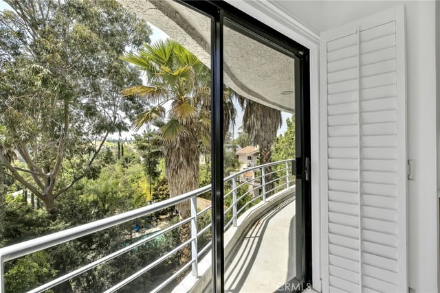 4939 Medina Drive, Woodland Hills, CA 91364 — photo 16 of 44