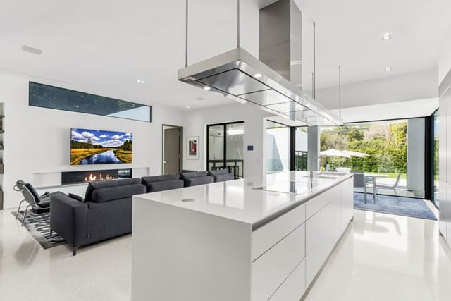 16032 VALLEY VISTA Boulevard, Encino, CA 91436 — photo 16 of 44