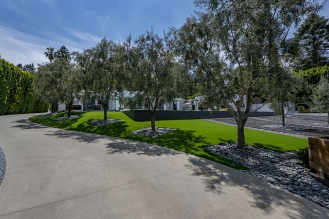 16032 VALLEY VISTA Boulevard, Encino, CA 91436 — photo 2 of 44