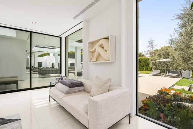16032 VALLEY VISTA Boulevard, Encino, CA 91436 — photo 25 of 44