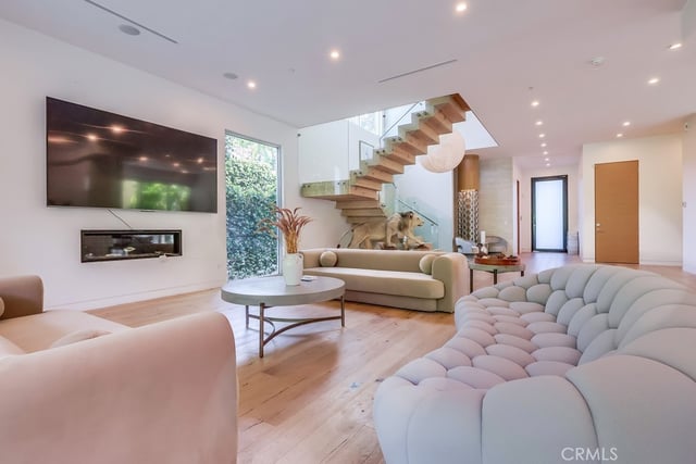 737 N Cherokee Avenue, Los Angeles, CA 90038 — photo 11 of 50