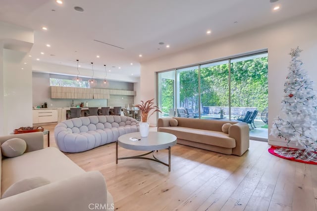 737 N Cherokee Avenue, Los Angeles, CA 90038 — photo 9 of 50