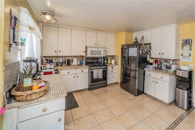 606 S Darney Avenue, West Covina, CA 91792 — photo 15 of 45