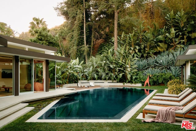 1061 Loma Vista Drive, Beverly Hills, CA 90210 — photo 13 of 27