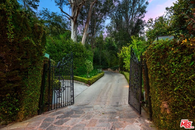 2576 Benedict Canyon Drive, Beverly Hills, CA 90210 — photo 22 of 22