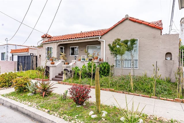 8462 S Denker Avenue, Los Angeles, CA 90047 — photo 3 of 18