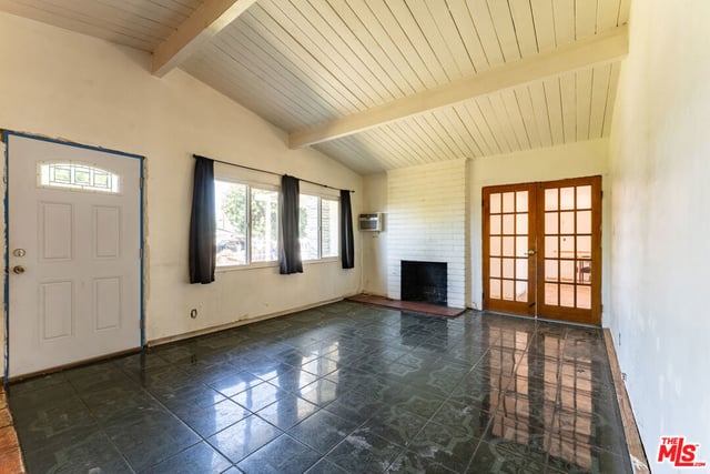 9870 Woodale Avenue, Arleta, CA 91331 — photo 10 of 32