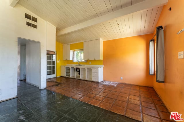 9870 Woodale Avenue, Arleta, CA 91331 — photo 11 of 32