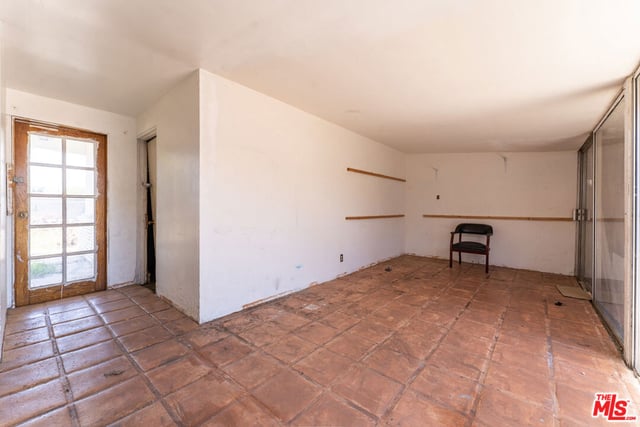 9870 Woodale Avenue, Arleta, CA 91331 — photo 14 of 32