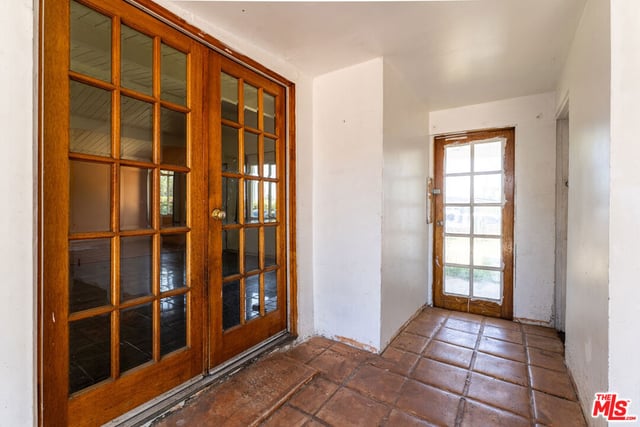 9870 Woodale Avenue, Arleta, CA 91331 — photo 15 of 32