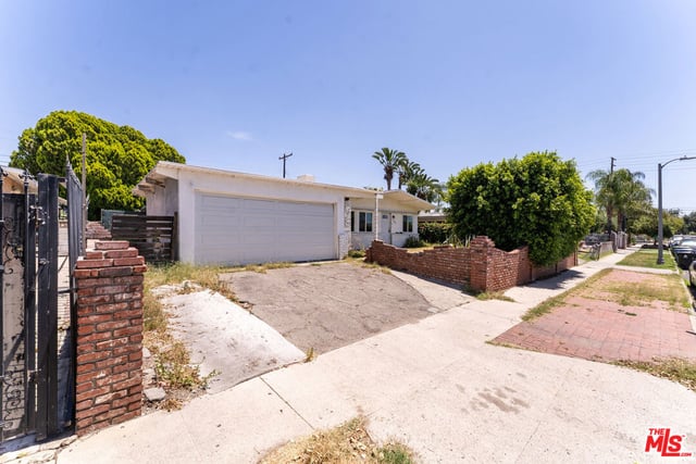 9870 Woodale Avenue, Arleta, CA 91331 — photo 5 of 32