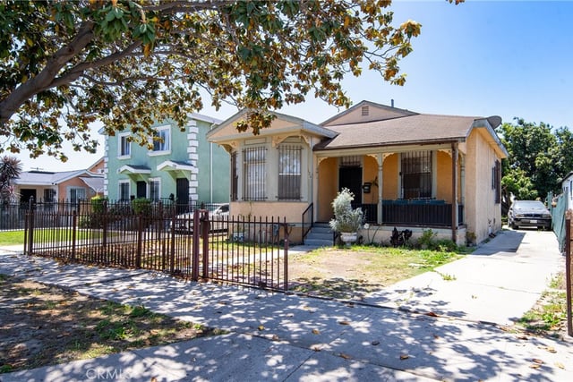 126 E 95th Street, Los Angeles, CA 90003 — photo 4 of 15