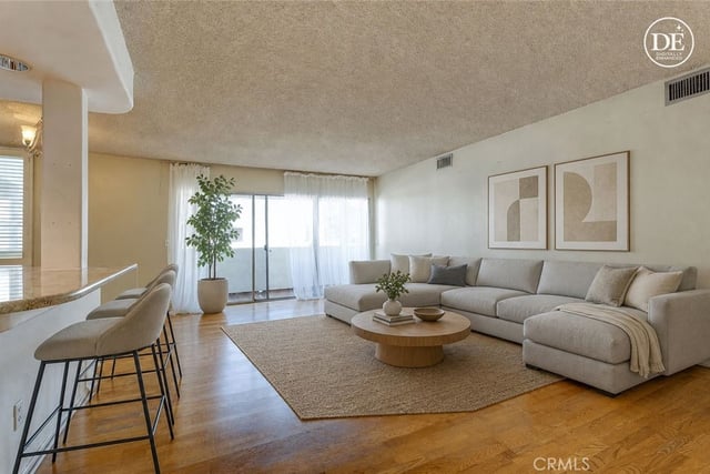5454 Zelzah Avenue 215, Encino, CA 91316 — photo 5 of 29