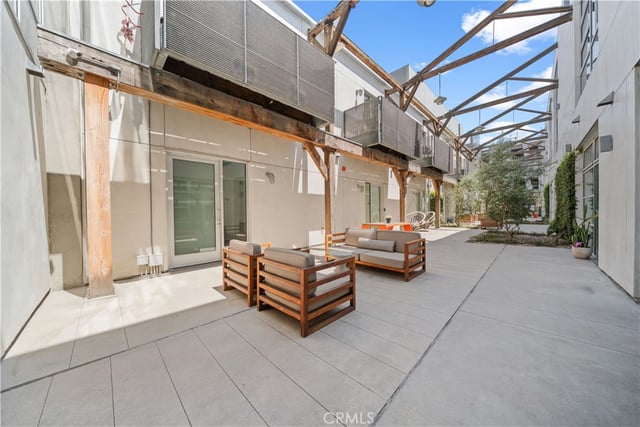 527 Molino Street 213, Los Angeles, CA 90013 — photo 32 of 36