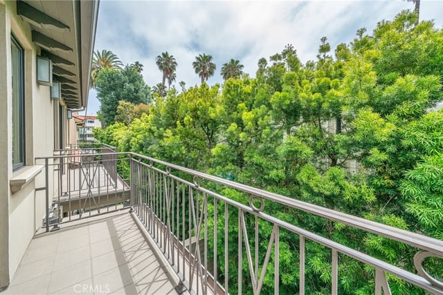 823 S Bundy Drive 110, Los Angeles, CA 90049 — photo 32 of 48
