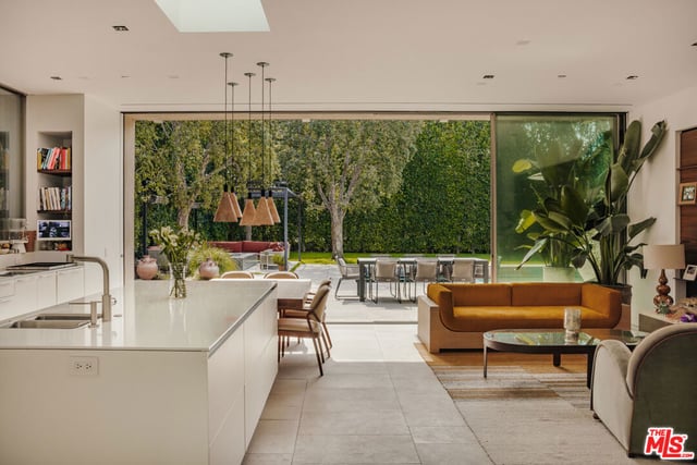 717 Moreno Avenue, Los Angeles, CA 90049 — photo 15 of 34
