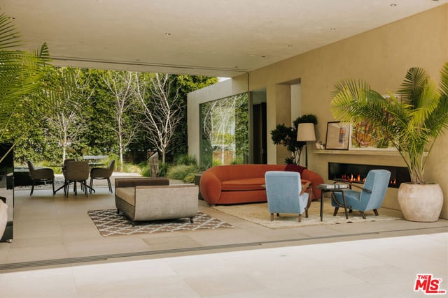 717 Moreno Avenue, Los Angeles, CA 90049 — photo 9 of 34