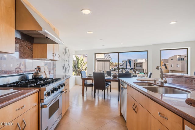 3300 Ocean Drive, Oxnard, CA 93035 — photo 13 of 59