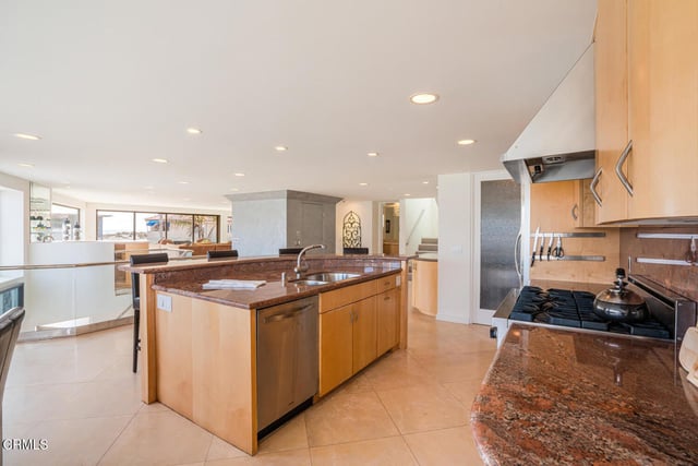 3300 Ocean Drive, Oxnard, CA 93035 — photo 15 of 59