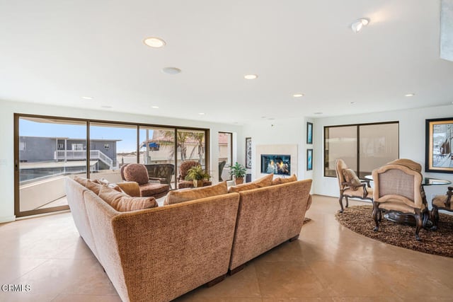 3300 Ocean Drive, Oxnard, CA 93035 — photo 7 of 59