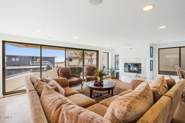 3300 Ocean Drive, Oxnard, CA 93035 — photo 8 of 59
