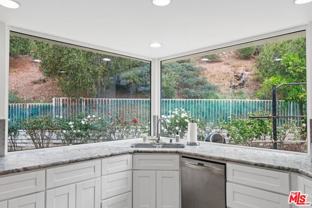 17175 Avenida De Santa Ynez, Pacific Palisades, CA 90272 — photo 9 of 42