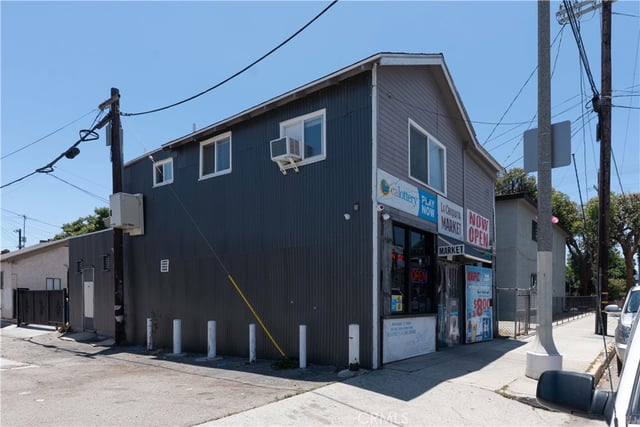285 W 9th Street, San Pedro, CA 90731 — photo 2 of 22