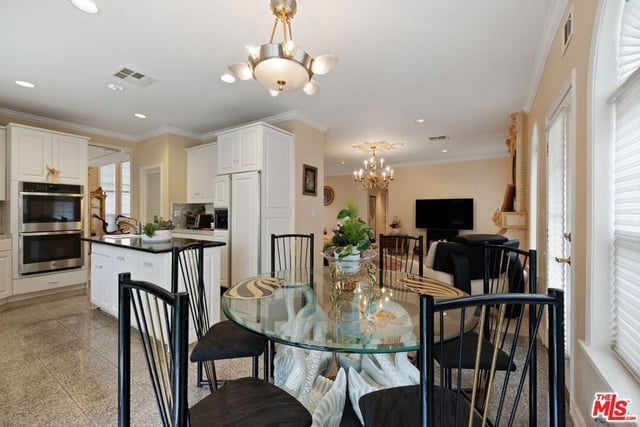 2431 Benedict Canyon Drive, Beverly Hills, CA 90210 — photo 21 of 65
