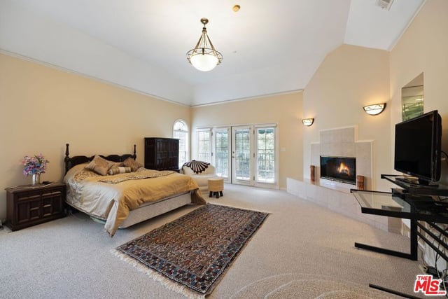 2431 Benedict Canyon Drive, Beverly Hills, CA 90210 — photo 32 of 65