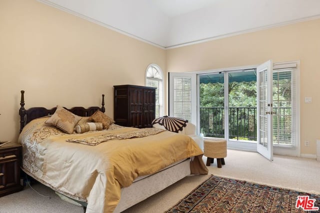 2431 Benedict Canyon Drive, Beverly Hills, CA 90210 — photo 34 of 65