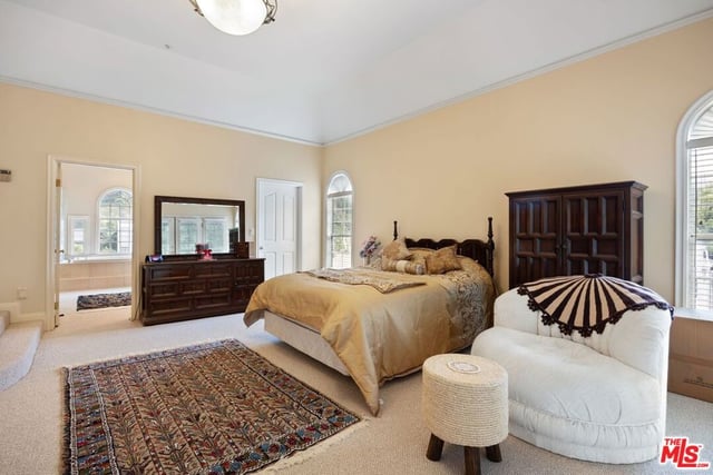 2431 Benedict Canyon Drive, Beverly Hills, CA 90210 — photo 35 of 65