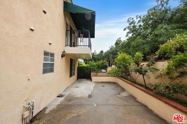 2431 Benedict Canyon Drive, Beverly Hills, CA 90210 — photo 57 of 65