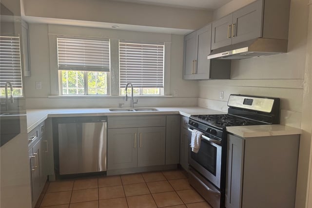 788 E 40th Place, Los Angeles, CA 90011 — photo 10 of 26