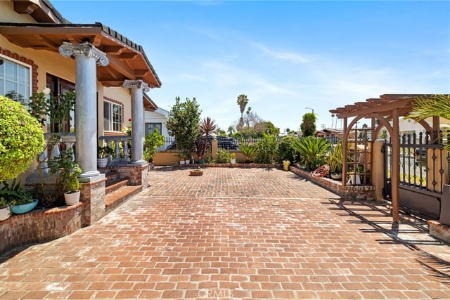 1729 W 51st Place, Los Angeles, CA 90062 — photo 3 of 47
