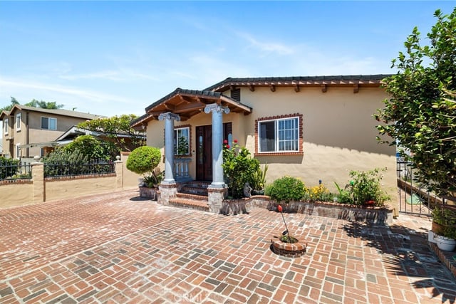 1729 W 51st Place, Los Angeles, CA 90062 — photo 4 of 47