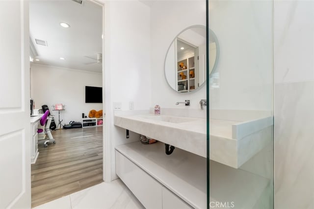 5633 Newcastle Ln, Calabasas, CA 91302 — photo 42 of 65