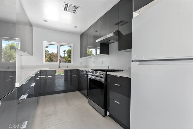 22723 Leonora Drive, Woodland Hills, CA 91367 — photo 5 of 36