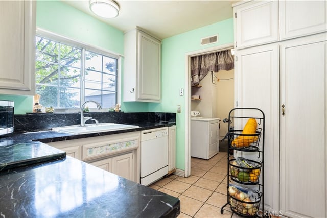 6402 Graves Avenue, Van Nuys, CA 91406 — photo 10 of 56