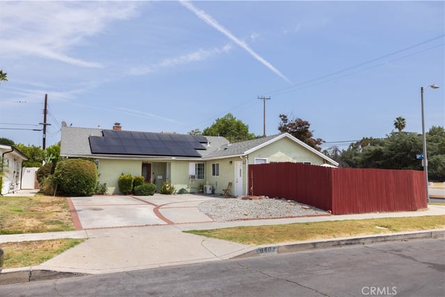 6402 Graves Avenue, Van Nuys, CA 91406 — photo 4 of 56