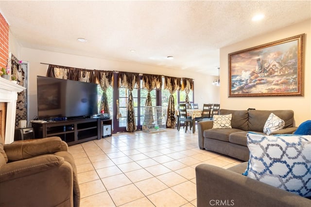 6402 Graves Avenue, Van Nuys, CA 91406 — photo 8 of 56