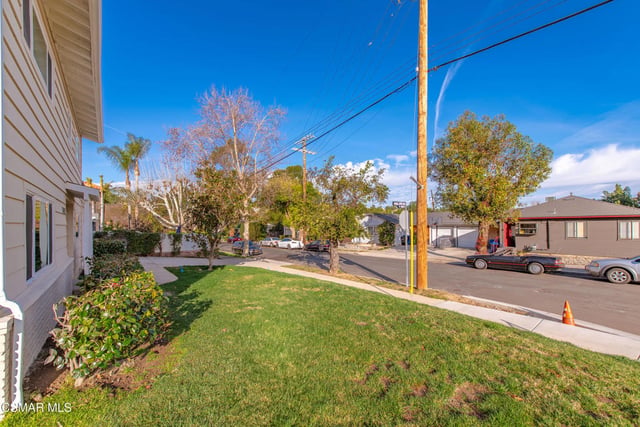 22002 Ybarra Road, Woodland Hills, CA 91364 — photo 4 of 31